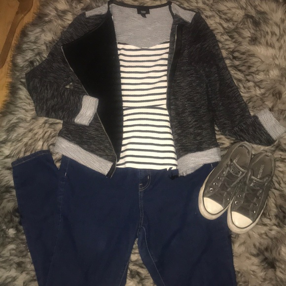 Sleeveless Peplum Top - Picture 6 of 7